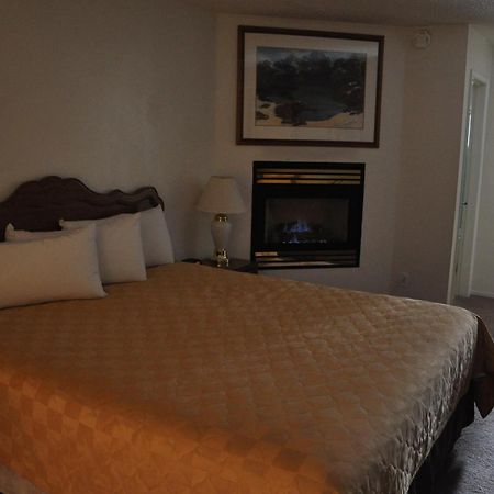 Cedar Inn & Suites سووث لاك تاهوي المظهر الخارجي الصورة