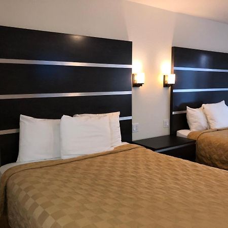 Cedar Inn & Suites سووث لاك تاهوي المظهر الخارجي الصورة