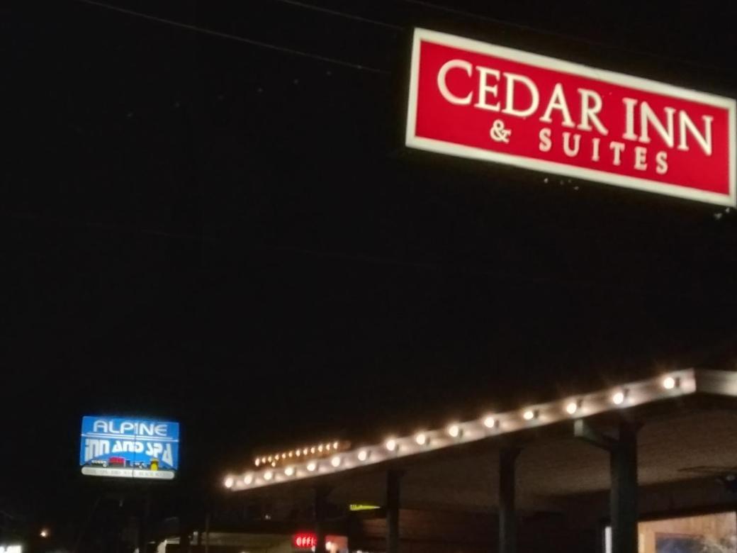 Cedar Inn & Suites سووث لاك تاهوي المظهر الخارجي الصورة