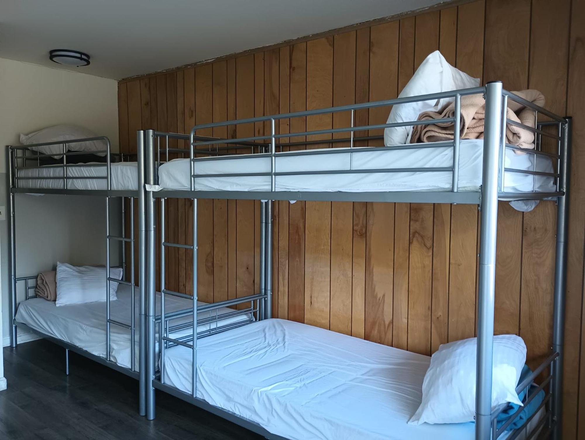 Cedar Inn & Suites سووث لاك تاهوي المظهر الخارجي الصورة
