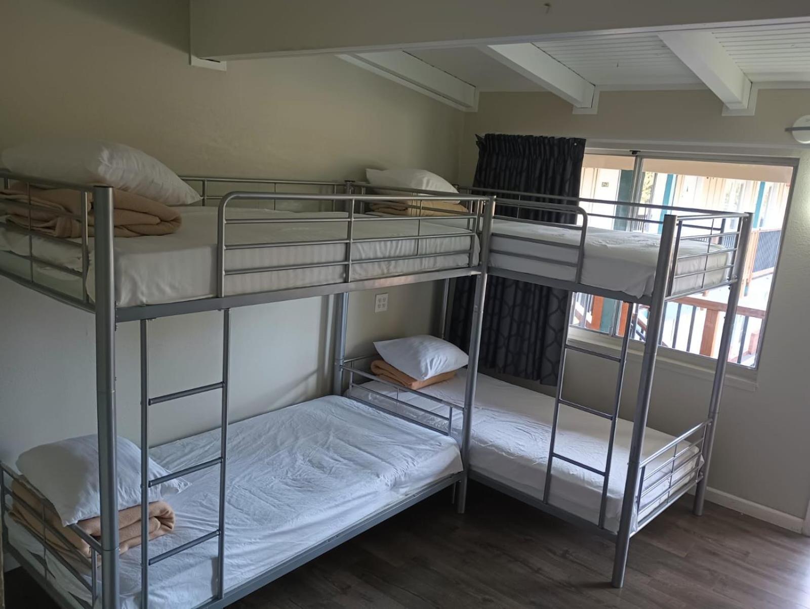 Cedar Inn & Suites سووث لاك تاهوي المظهر الخارجي الصورة