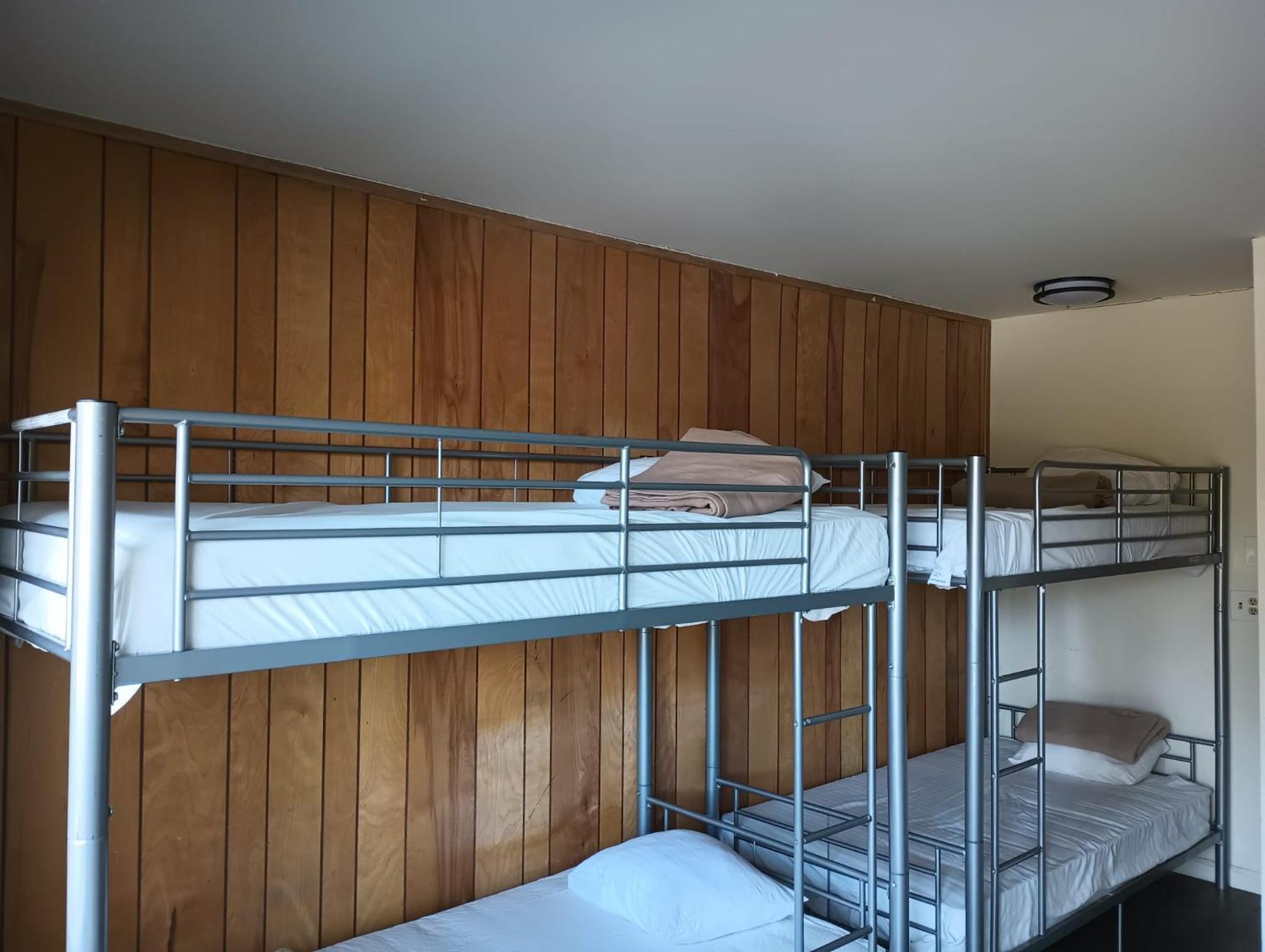 Cedar Inn & Suites سووث لاك تاهوي المظهر الخارجي الصورة
