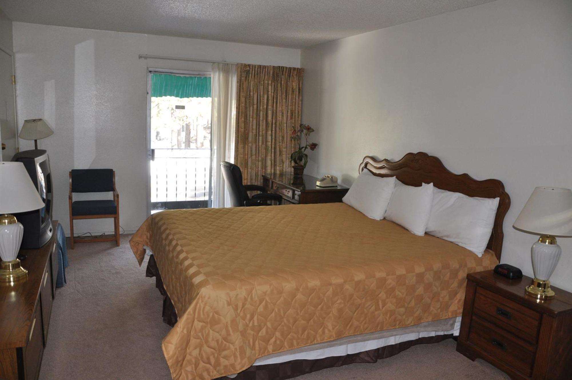 Cedar Inn & Suites سووث لاك تاهوي المظهر الخارجي الصورة