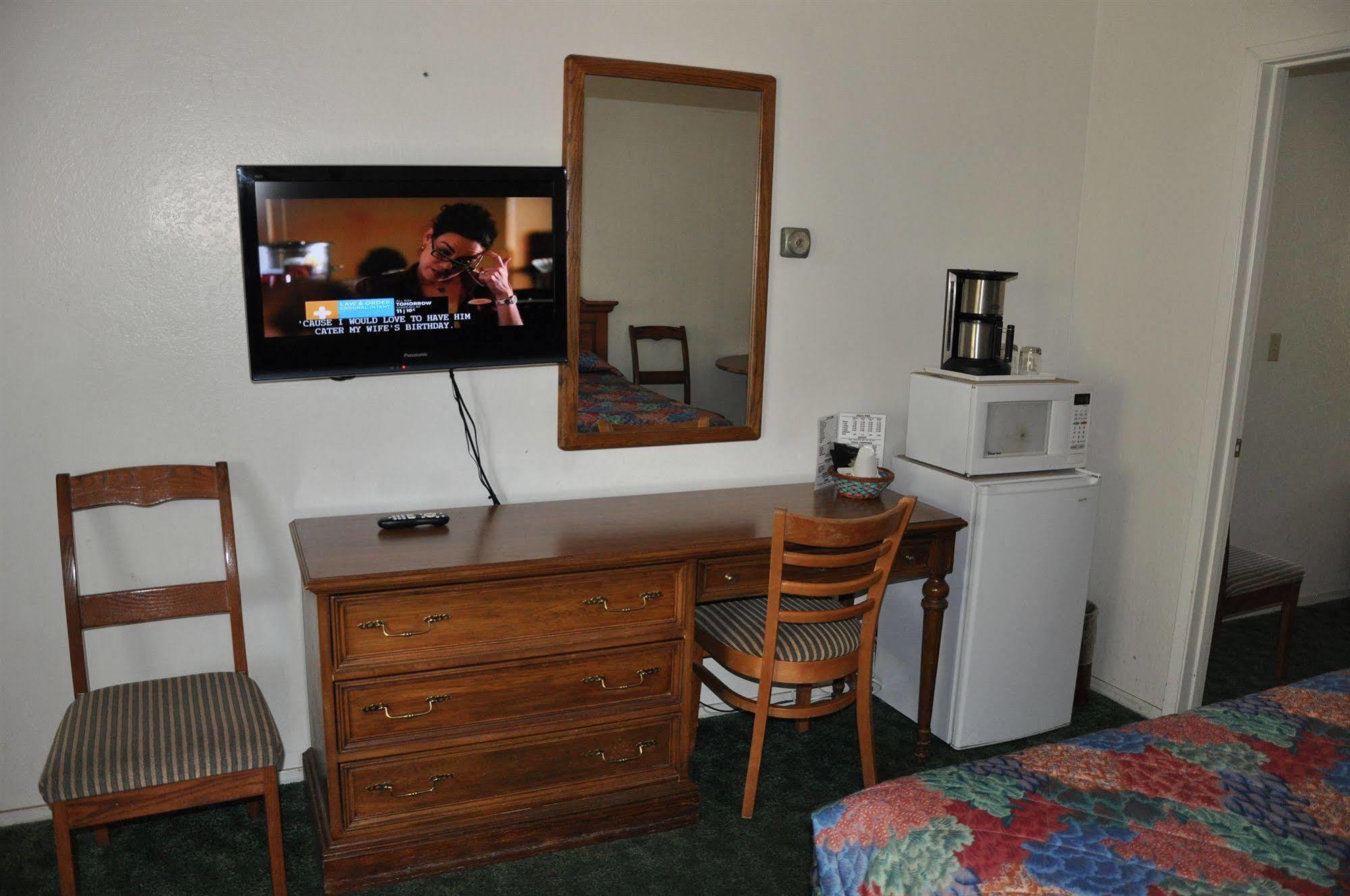 Cedar Inn & Suites سووث لاك تاهوي المظهر الخارجي الصورة