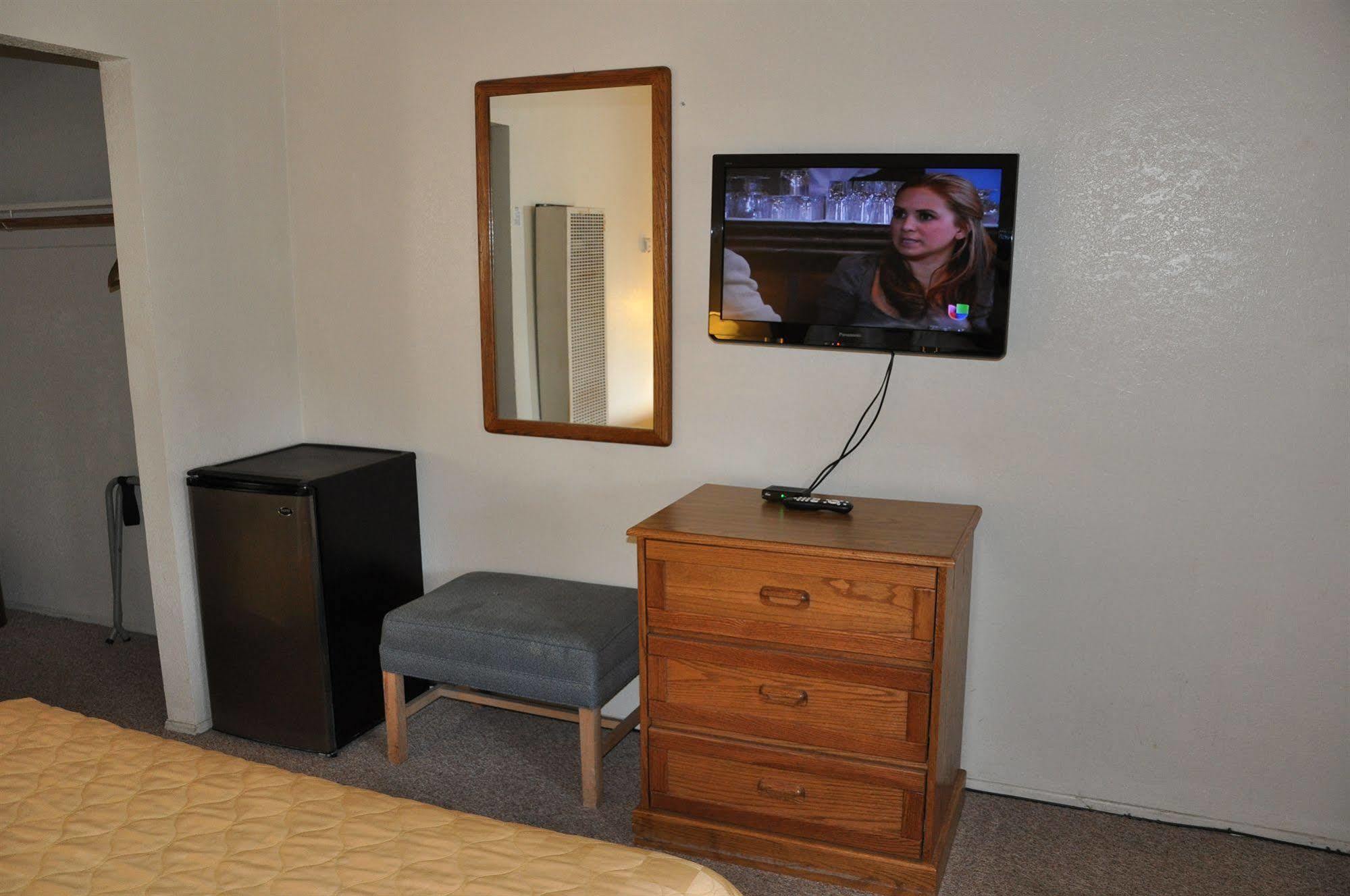 Cedar Inn & Suites سووث لاك تاهوي المظهر الخارجي الصورة