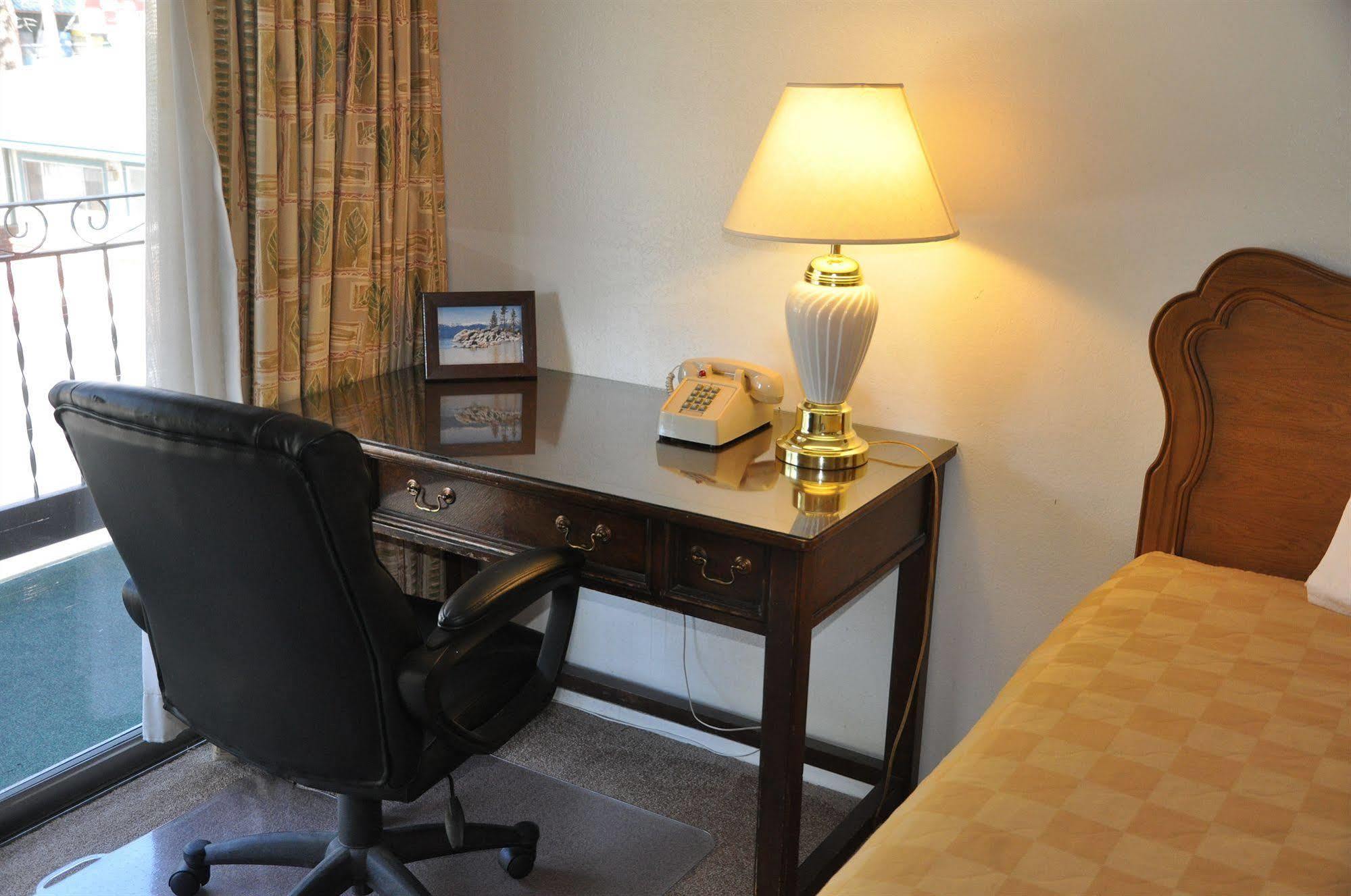 Cedar Inn & Suites سووث لاك تاهوي المظهر الخارجي الصورة
