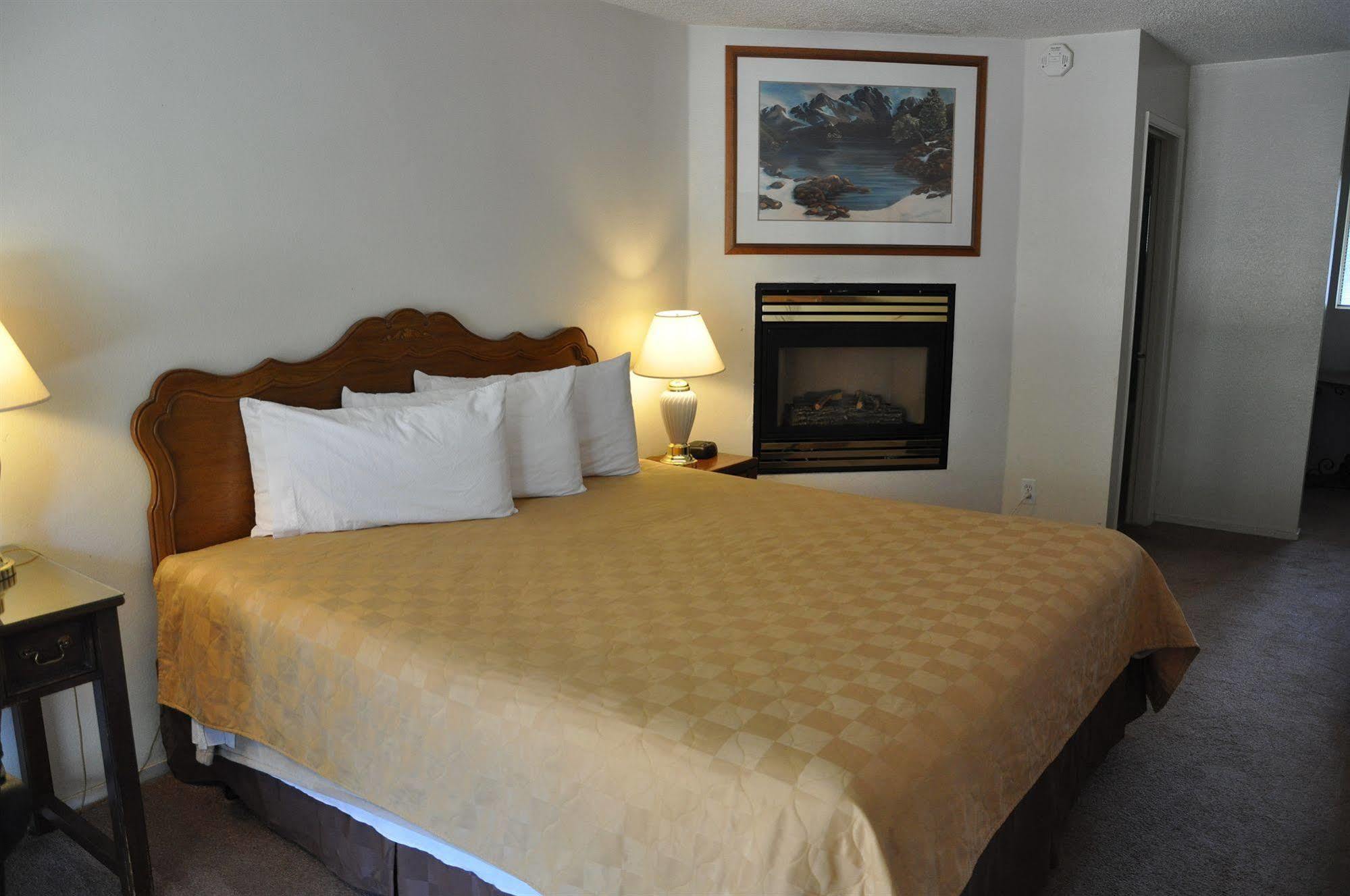 Cedar Inn & Suites سووث لاك تاهوي المظهر الخارجي الصورة