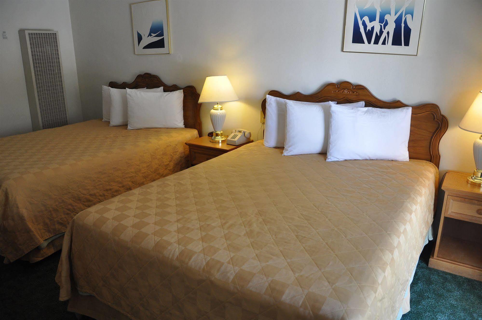 Cedar Inn & Suites سووث لاك تاهوي المظهر الخارجي الصورة
