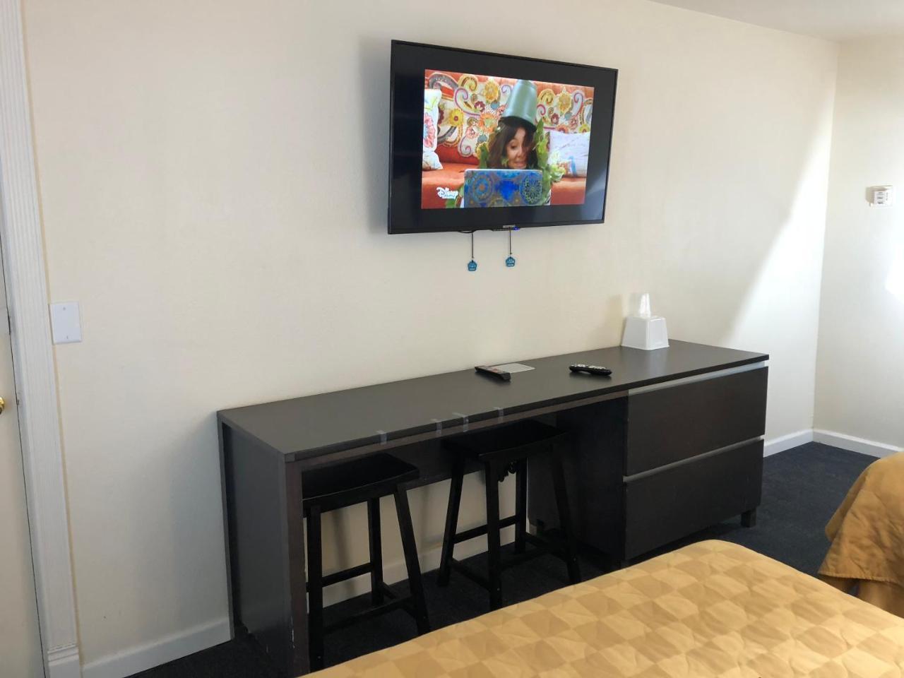 Cedar Inn & Suites سووث لاك تاهوي المظهر الخارجي الصورة