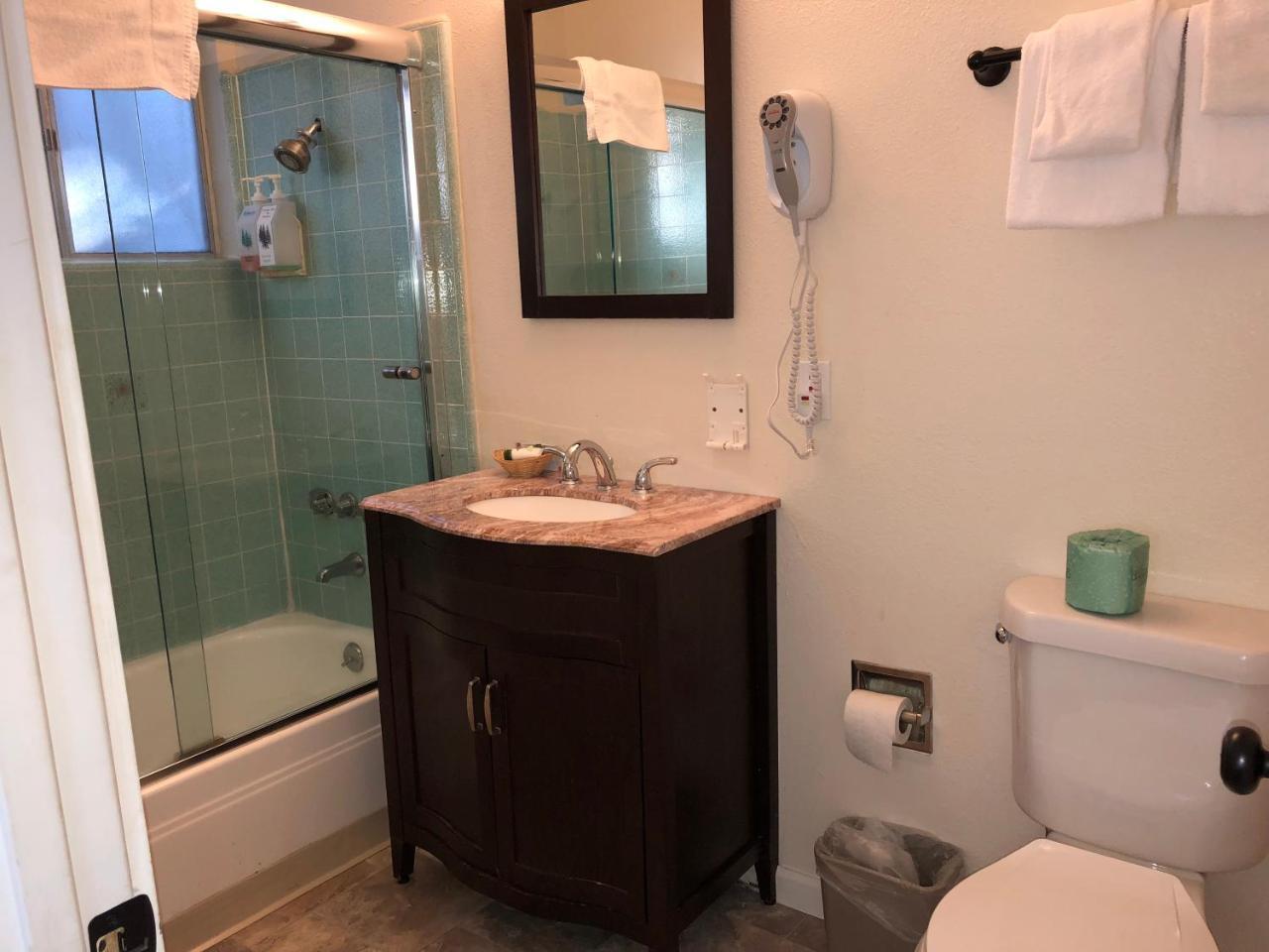 Cedar Inn & Suites سووث لاك تاهوي المظهر الخارجي الصورة