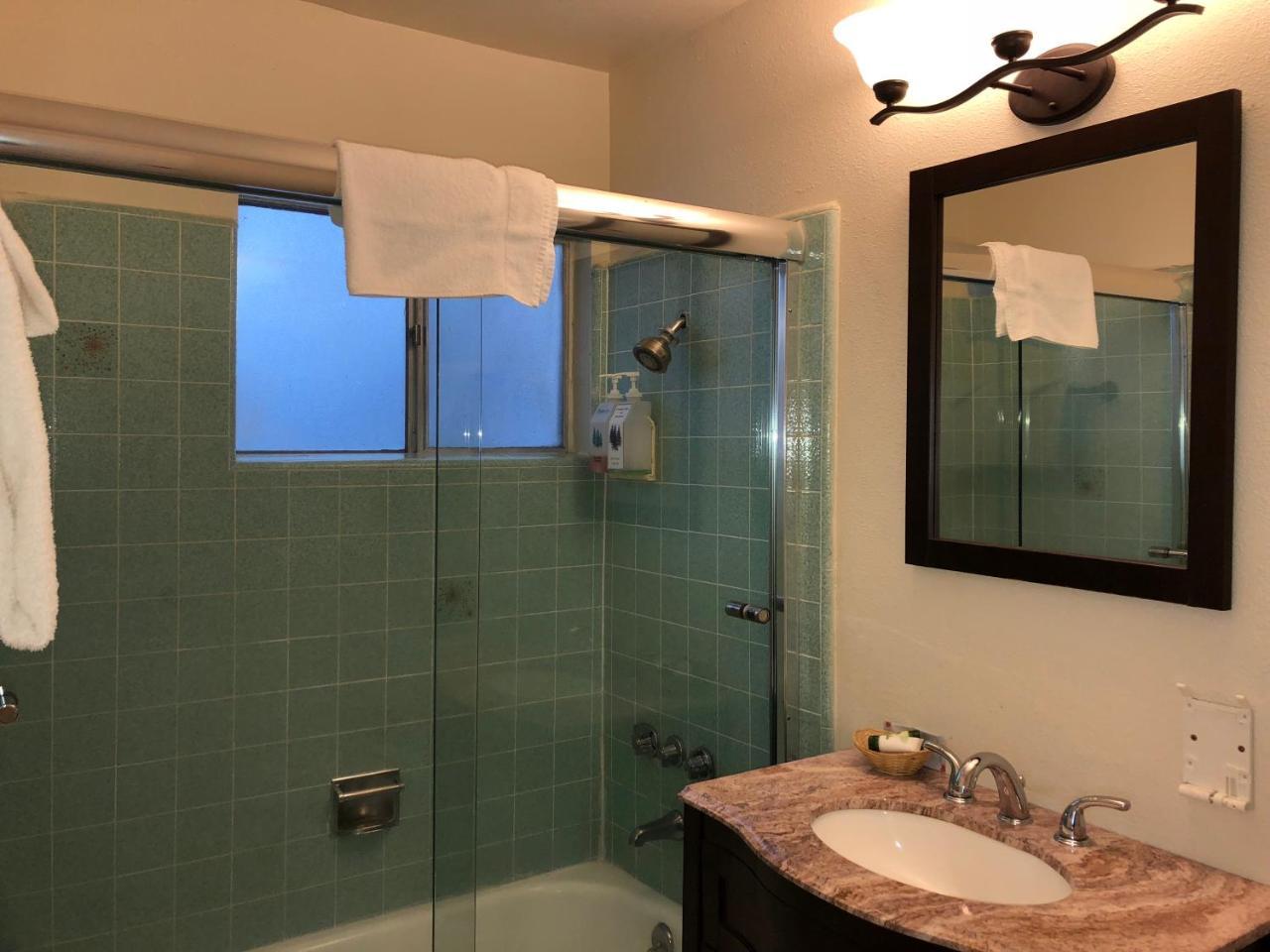 Cedar Inn & Suites سووث لاك تاهوي المظهر الخارجي الصورة